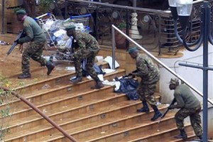 Kenya Defence Forces soldiers take their position at the Westgate shopping centre in Nairobi